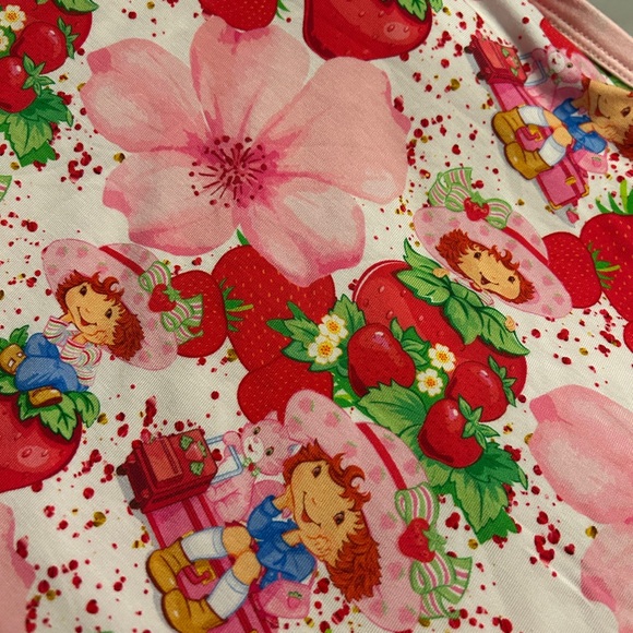 Strawberry Shortcake Bamboo Blanket - Picture 4 of 5